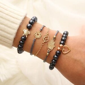 *ZAHARA* 5-Pc Gold x Black Heart Fashion Bracelet Set